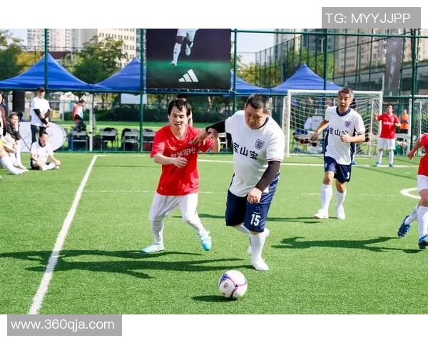 天山雪豹迎战上海申鑫决战绿茵场展现足球激情与实力对决